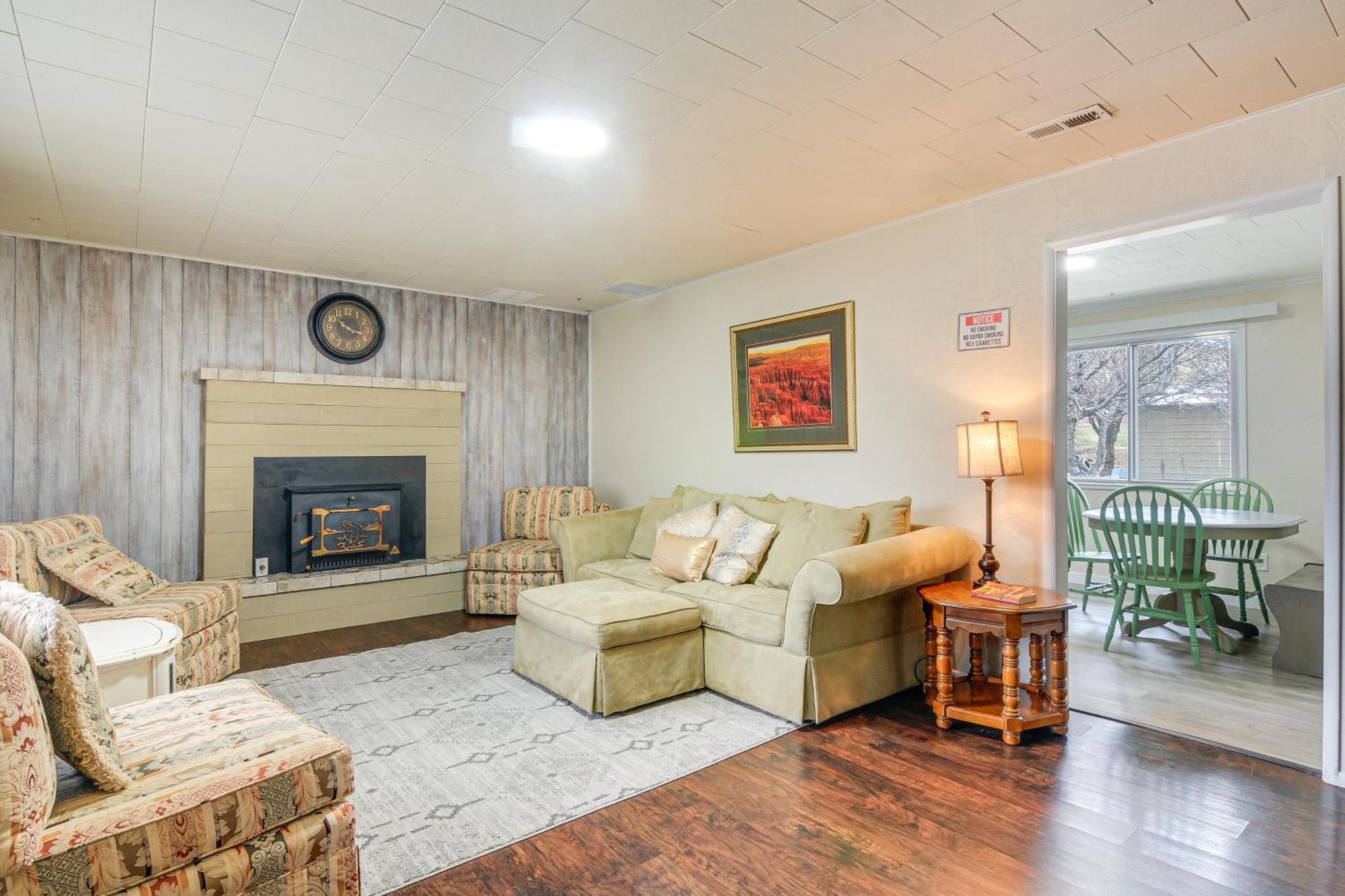 Holiday home Getaway Near Bryce Canyon National Park! *